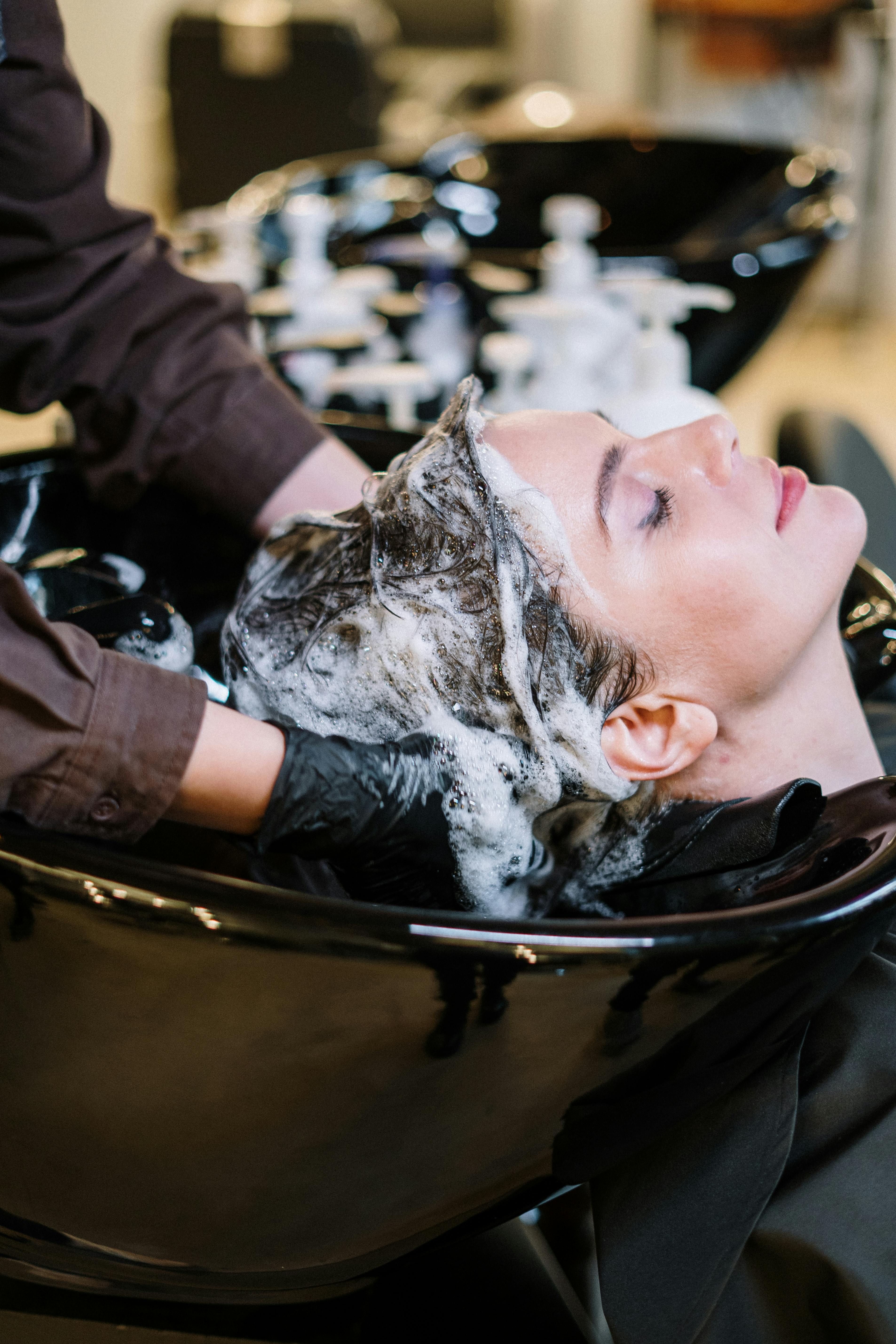 Comment choisir le bon shampoing selon votre type de cheveux - Blog Rose Marie Milano Maroc